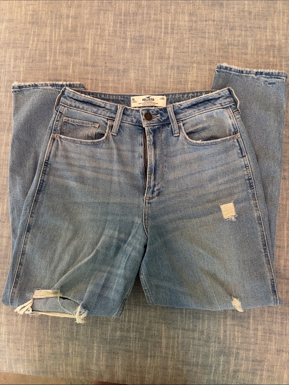 Hollister Women's Light Blue Straight-Leg Distressed Jeans